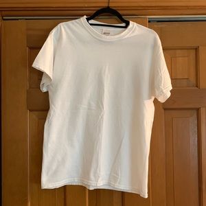White Gildan heavy cotton plain vintage t-shirt